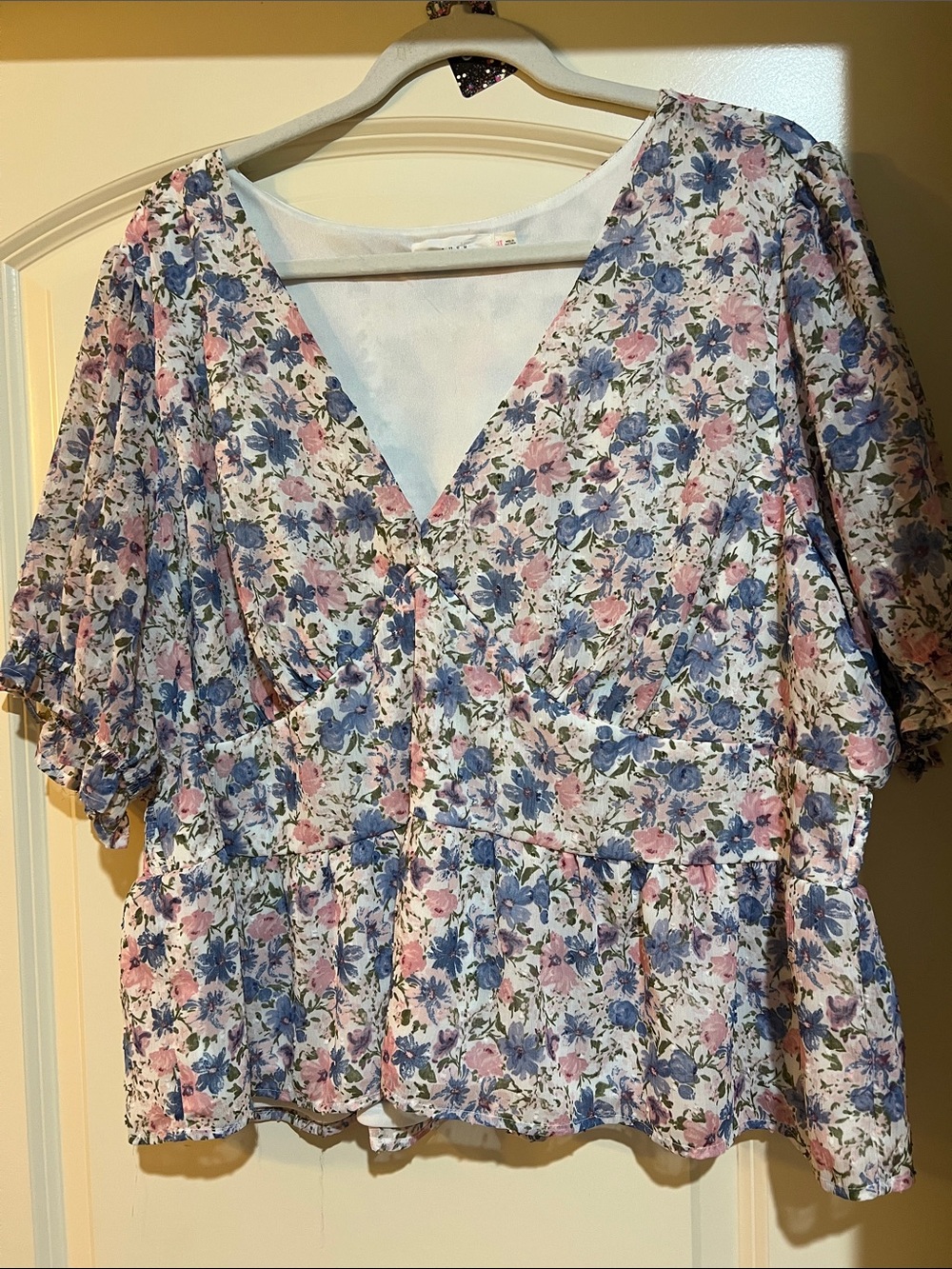 Floral V-Neck Peplum Blouse - H183